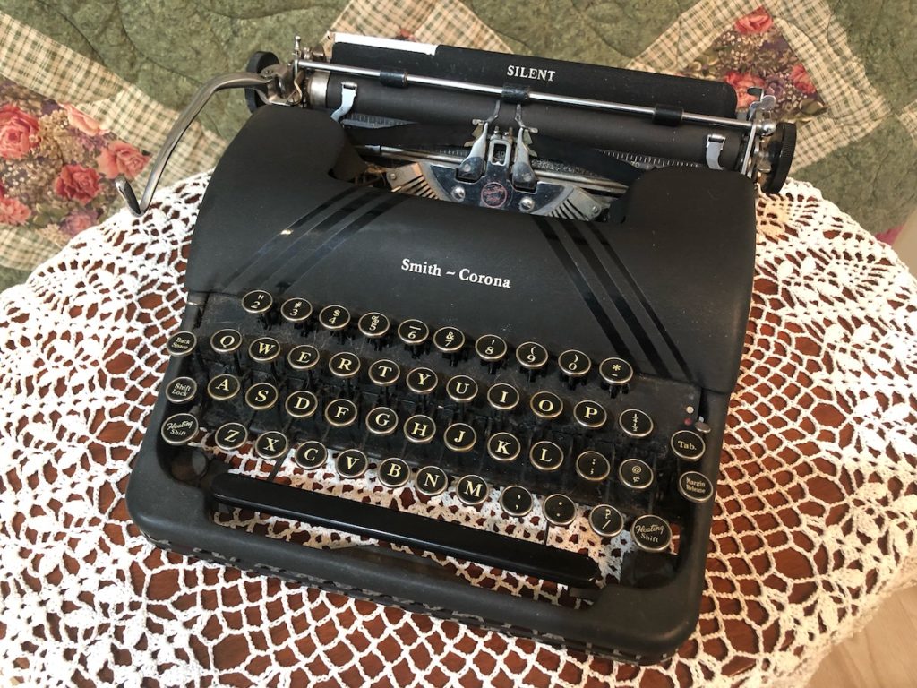 photo of 1946 Smith Corona typewriter
